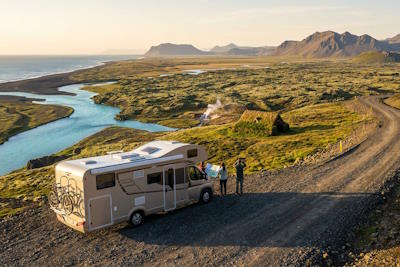 Autocaravana viatjant fora de la temporada d'estiu